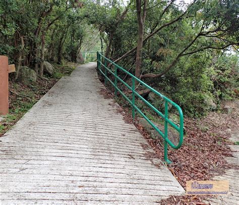 半月照潭|香港山澗足印 GoHikingHK: 短遊下花山 捷徑返荃灣*